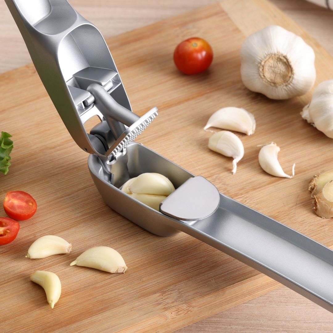 Zyliss Susi 4 Garlic Press – Stainless Steel Swing Grid, No Peel