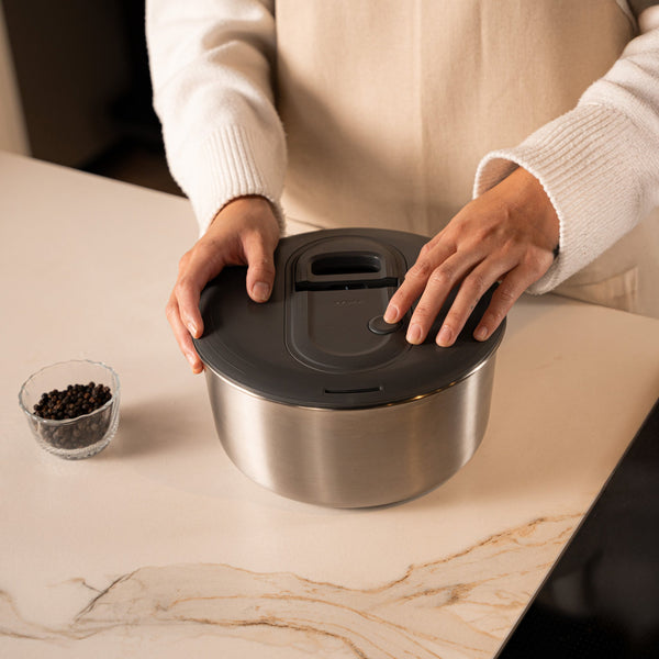 Easy Spin Salad Spinner Stainless Steel - Zyliss UK