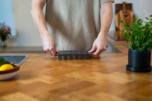 Zyliss Classic Ice Cube Tray in-use image 3.