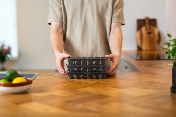 Zyliss Classic Ice Cube Tray in-use image 1.